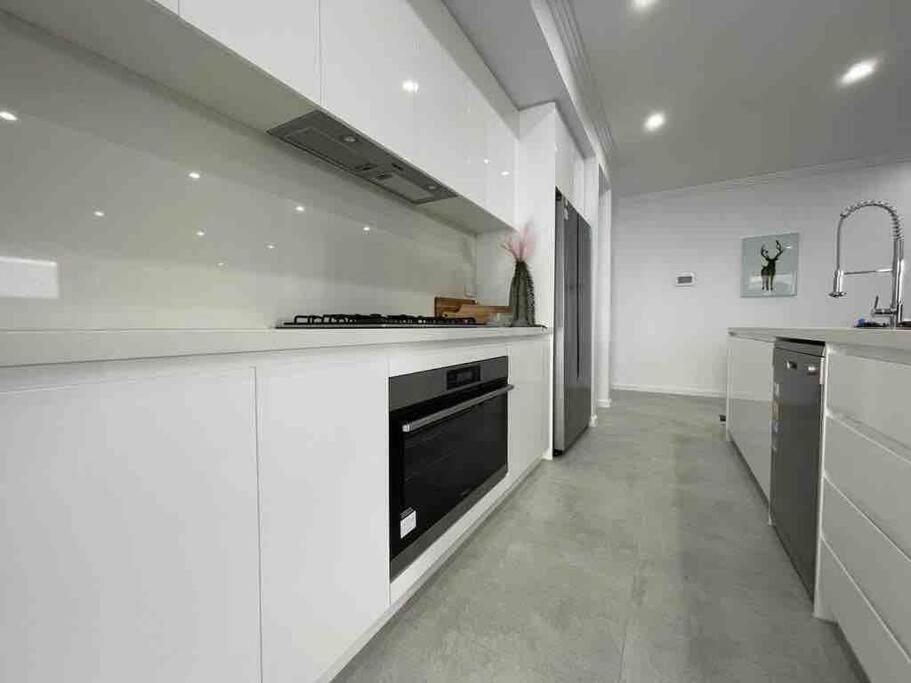 Neat 4 Bedroom In Catherine Fields Narellan Luaran gambar