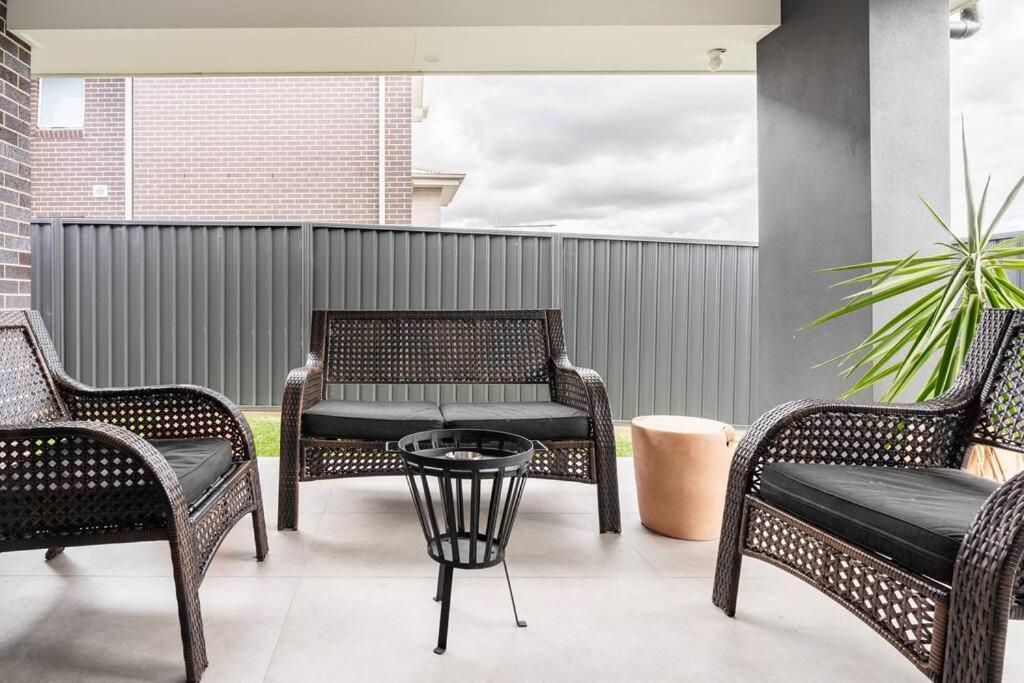 Neat 4 Bedroom In Catherine Fields Narellan Luaran gambar