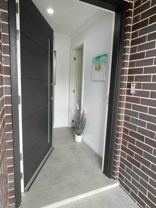 Neat 4 Bedroom In Catherine Fields Narellan Luaran gambar