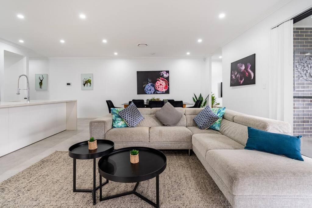 Neat 4 Bedroom In Catherine Fields Narellan Luaran gambar